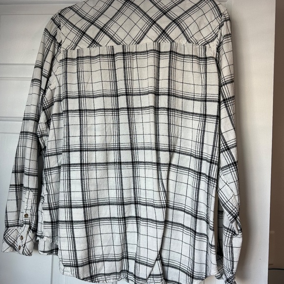 Universal Thread Flannel - Picture 2 of 2